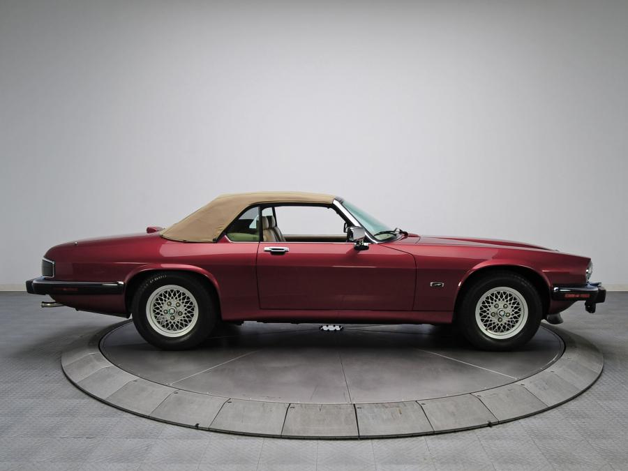  Jaguar XJ-S Convertible 1975 года  (фото 22 из 30)